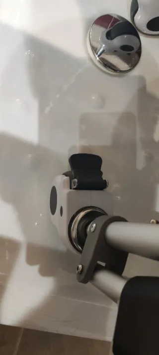 Silla ducha y baño ortopedica con ruedas y frenos.