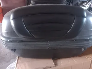 Baúl Givi 56L con luz de freno