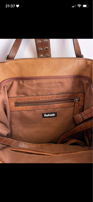 Bolso con tachuelas marrón de piel