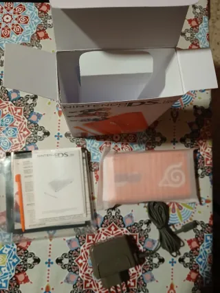 Nintendo DS Lite NARUTO + Juegos precintados.