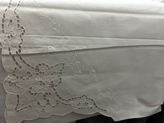 Lenzuola matrimoniali in lino ricamate