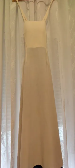 Vestido de fiesta beige con tirantes