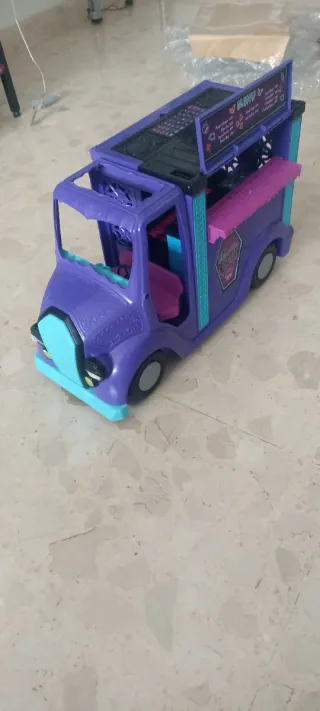 Camión Monster High Morado