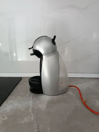 Cafetera Dolce Gusto Plata y Negra