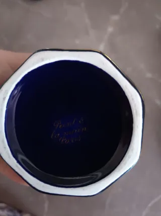 Zuccheriera blu con decori floreali