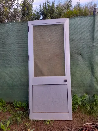 Puerta aluminio con mosquitera