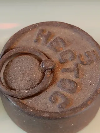 Balanza antigua con pesas