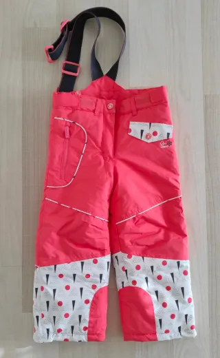 Conjunto esquí niña blanco con lunares rojos.