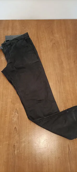 Pantalón chino negro