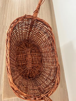 Cesta de mimbre con asa