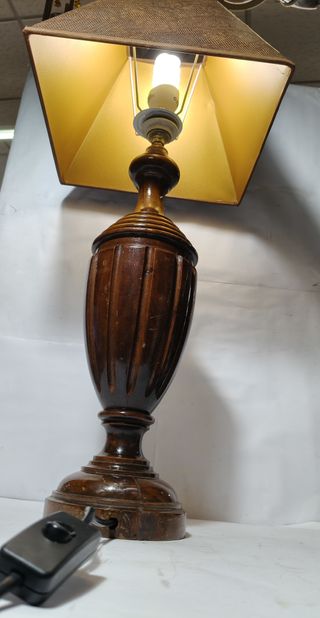 Lámpara de mesa madera y tela