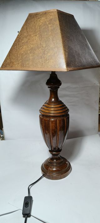 Lámpara de mesa madera y tela