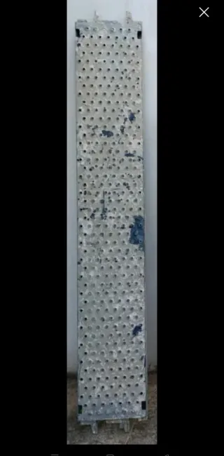 Tabla de andamio metálica. Chapa de andamios