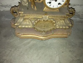 Antico orologio in bronzo dorato da restaurare