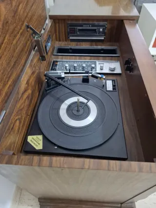 Mueble Tocadiscos Radio 8 Pistas