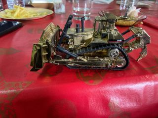 Oruga D11R Caterpillar Dorada