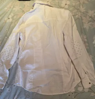 Camisa blanca de manga larga para mujer