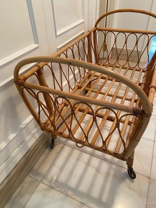 Cuna de bambú con ruedas epoca de los 90