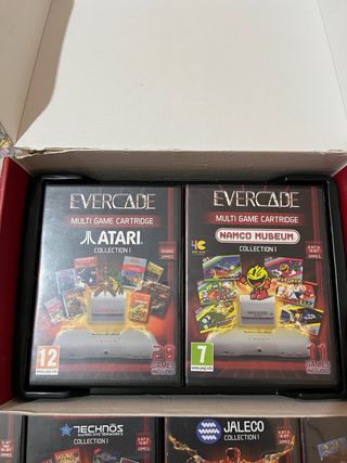 Consola Evercade Premium Pack + 16 Juegos