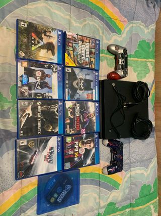 Consola PS4 con 7 Videojuegos y 2 Mandos