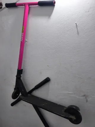 Patinete rosa y negro