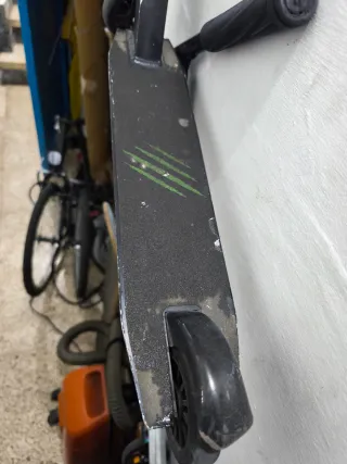 Patinete rosa y negro