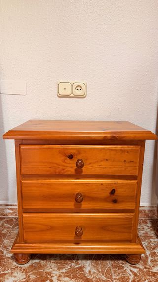 Mesita de noche de madera