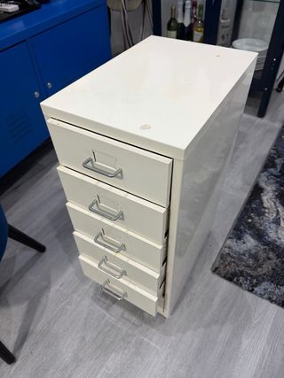 Cajonera metálica blanca moderna