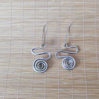 Pendientes largos plateados