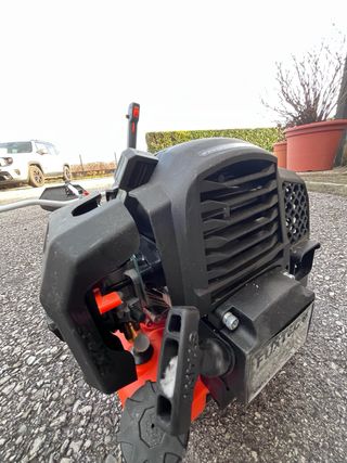 Decespugliatore con tracolla