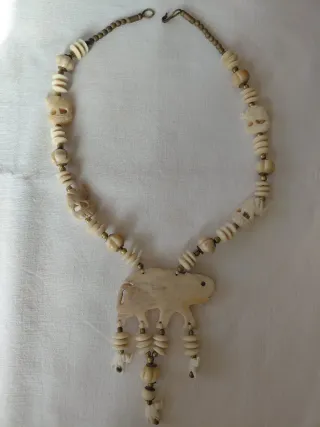 Collana tribale con elefanti
