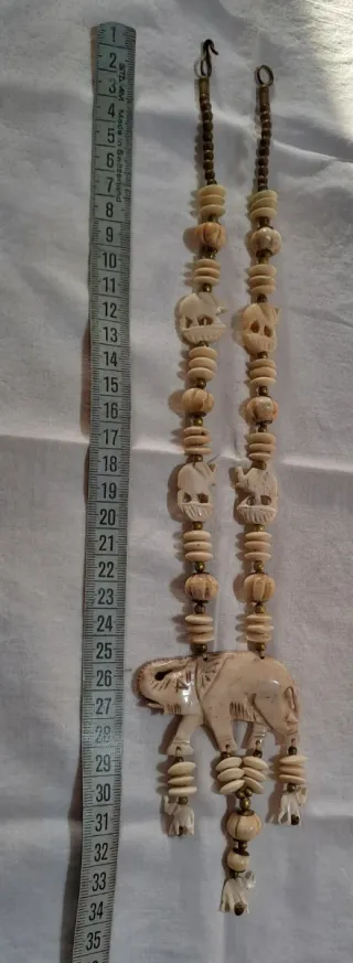 Collana tribale con elefanti