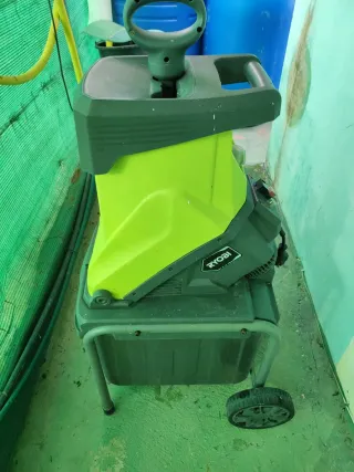 Triturador RYOBI RSH2545B 2500W