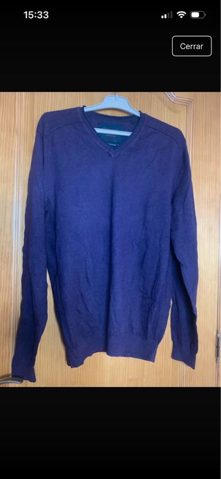 Polo morado cuello pico