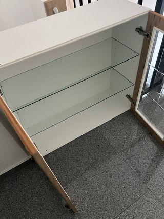 Mueble de cocina con puertas de cristal