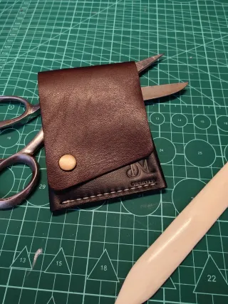Cartera de piel hecha a mano