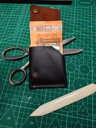 Cartera de piel hecha a mano