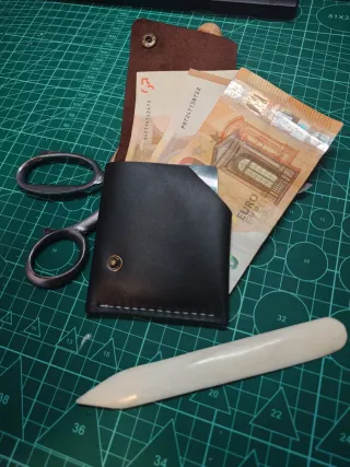 Cartera de piel hecha a mano