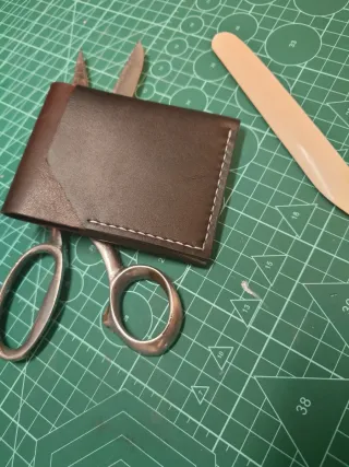 Cartera de piel hecha a mano