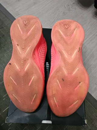 Zapatillas Baloncesto Niño Gris, Blancas y Rojas