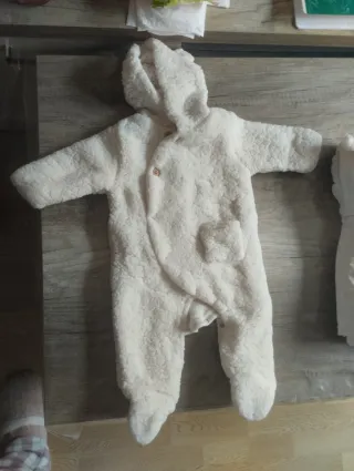 Buzo polar con capucha para bebé