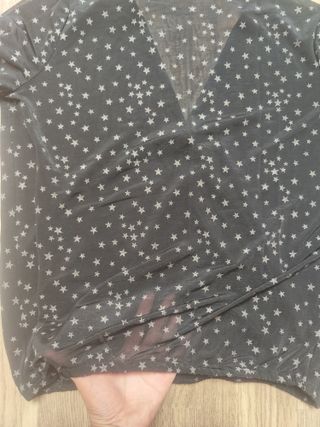 Blusa transparente con estrellitas