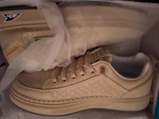 Zapatillas deportivas beige tipo sneaker