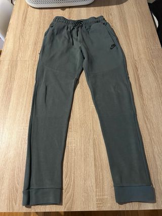 Chaqueta Nike Tech Fleece Gris y Beige