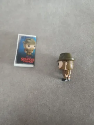 Figura Kinder Joy Stranger Things Hopper