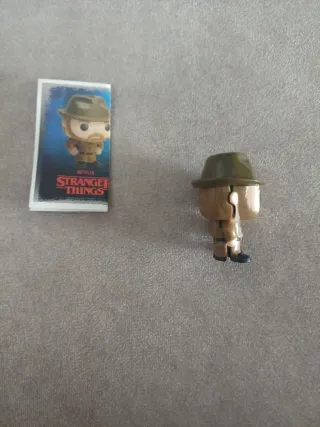 Figura Kinder Joy Stranger Things Hopper