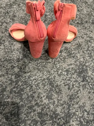 Sandalias tacón salmón lazo