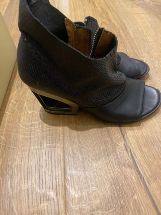 Sandalias tacón metálico negro