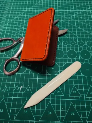 Cartera y llavero de piel hechos a mano