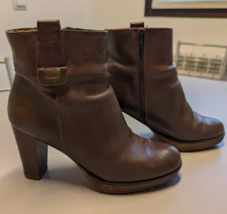 Botines de piel marrones